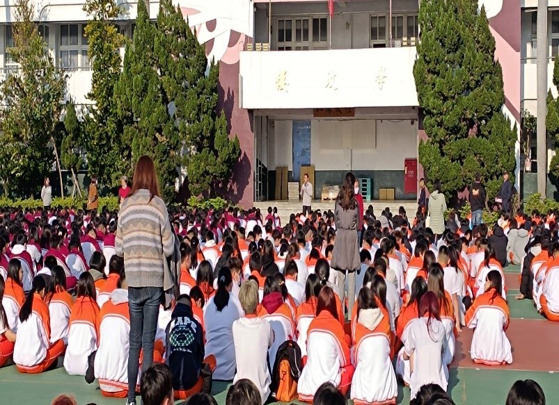 校長向學生宣教