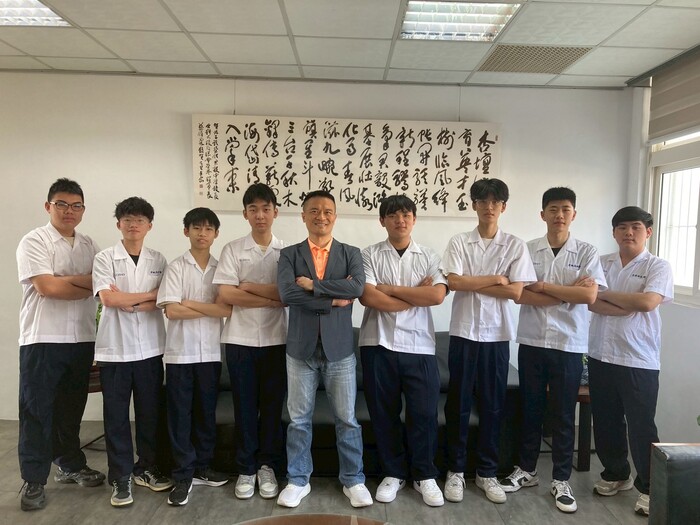 ★自主移動機器人職類青年組★ 第3名：訊一甲林O峻、魏O軒(晉級全國賽) 第4名：訊一甲郭O岑、林O恩(晉級全國賽) 第5名：訊一甲鍾O勳、林O家(晉級全國賽) 佳作：訊二甲吳O辰、陳O漳◎感謝黃新福教練、黃正鈞老師指導