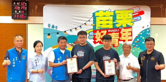 榮獲第53屆機器人青年組全國佳作，獲鍾東錦縣長表揚!